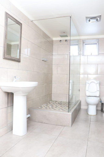 Bathroom, Park Hotel Bethlehem, Thabo Mofutsanyane
