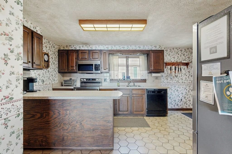 Private kitchen 5, Comfy Lakefront Cabin With Gorgeous Views, Private Dock & Pebble Beach, Piscataquis