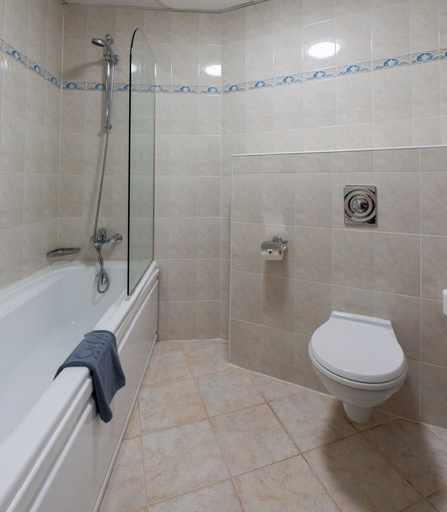 Bathroom 4, Grifid Arabella Hotel - Ultra All inclusive & Aquapark, Varna