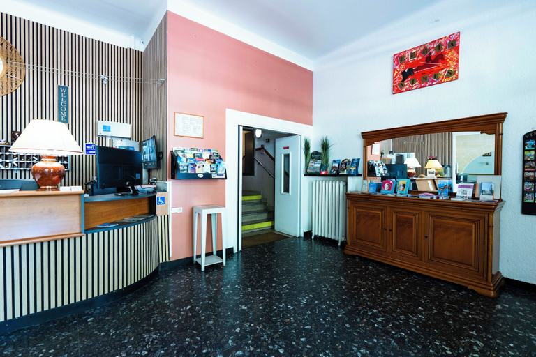 Others 4, Hotel Cesar Nimes historic center & Train Station, Gard