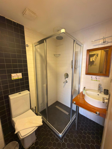 Bathroom 3, Kuzen Otel, Kadıköy