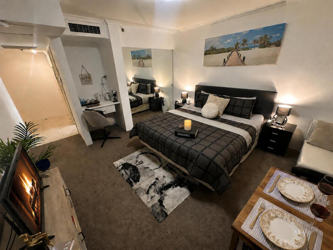 Bedroom 2, Embrace city conveniences, kitchenette, king bed, self check in, Sydney