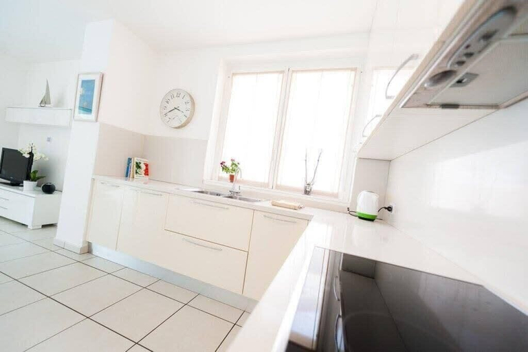 Private kitchen 5, Stunning 4br/3ba Italian Lakes Apt in a Beautiful Lakeside Setting, Varese