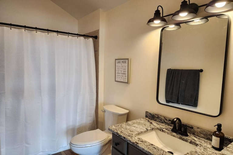 Bathroom 5, Three Horizons Retreat, Jefferson