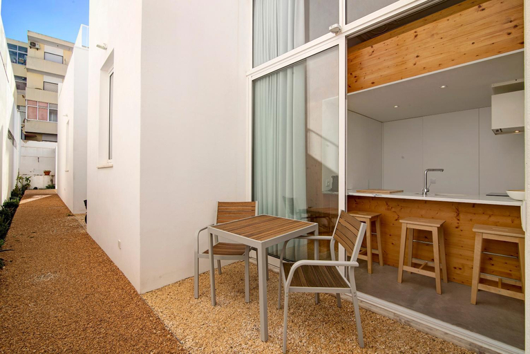 Others 2, Casa Vermelha I, Faro