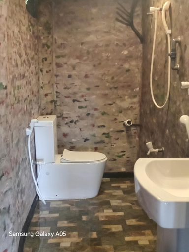 Bathroom 3, Lake Face Cabana, Thissamaharama