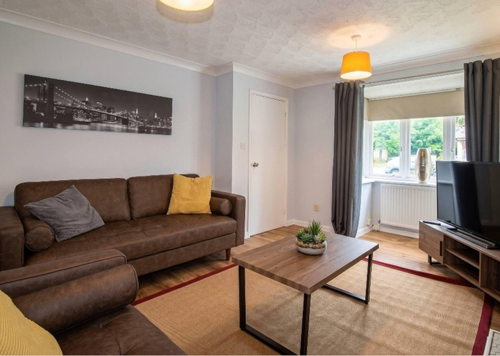 Others 4, 3 Bed Detached - 3 Bathrooms - Parking - Quiet, Doncaster