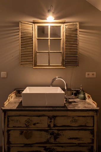 Bathroom 2, B&B Kamer en Aambeeld, Vlaams Brabant