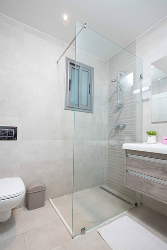 Bathroom 2, Luxurious 5-bedroom Apartment in La Marsa, Tunisia, La Marsa