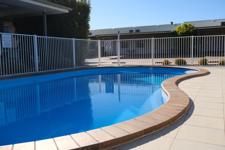 Sport & Beauty, Cobar Central Motor Inn, Cobar