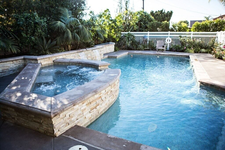 Sport & Beauty 1, Sensational 6 Bedroom 4 Bathroom Pool Home (3 Master Bedrooms W/bathrooms), Orange