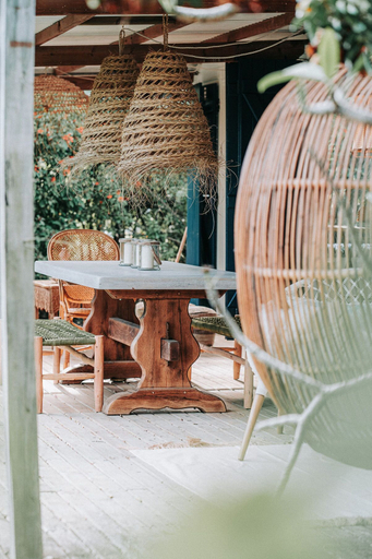 Outdoor dining, Bleu guesthouse, Saint-François