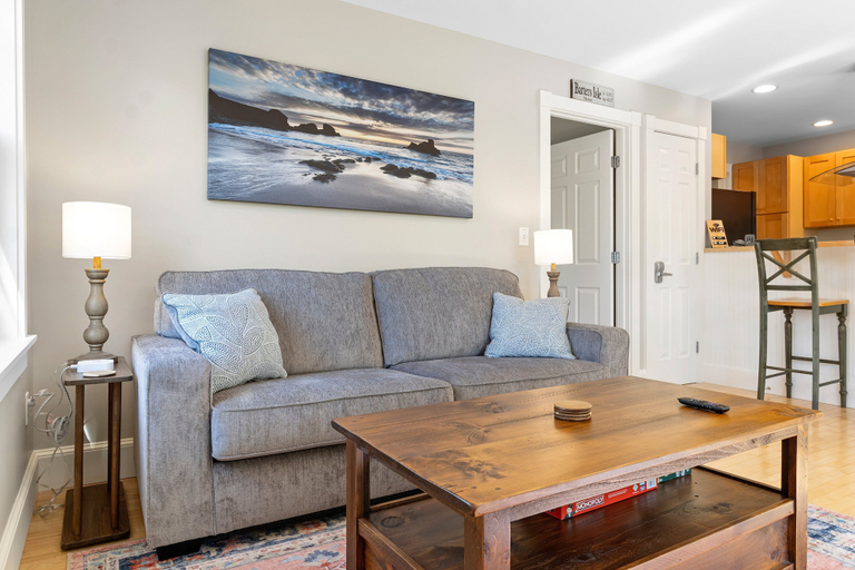 Living area 3, Charming Coastal Cottage With Deck, Grill, Firepit, and Jetted tub, Lincoln