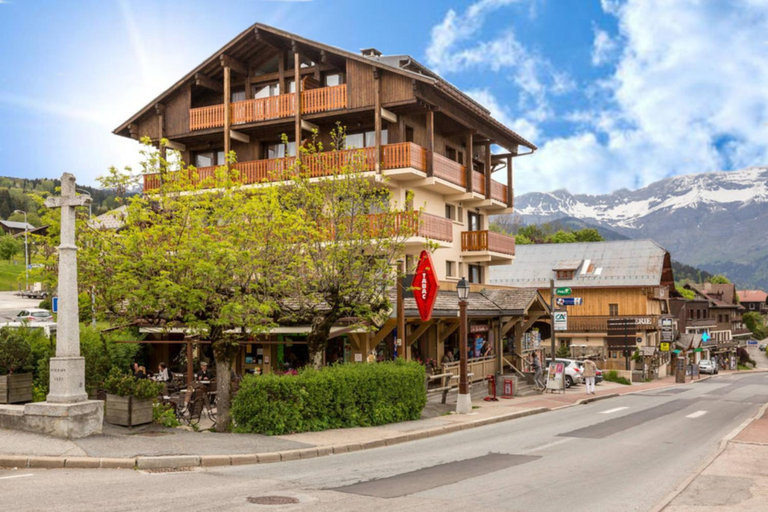 Exterior & Views
