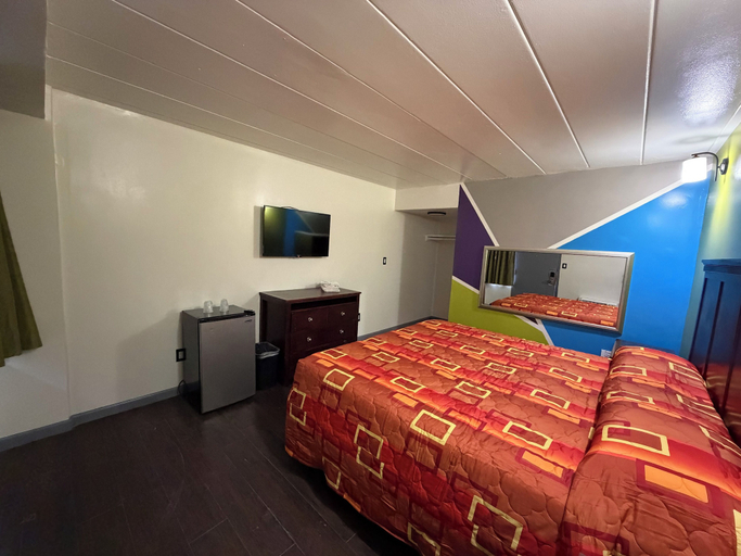 Room 2, Riviera motel, Wayne