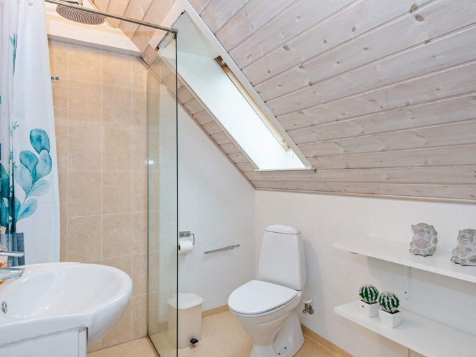 Bathroom 3, 8 Person Holiday Home in Henne, Varde