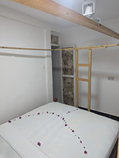 Others 5, Room-this House Holds a Very Special pla, Kaskazini 'A'