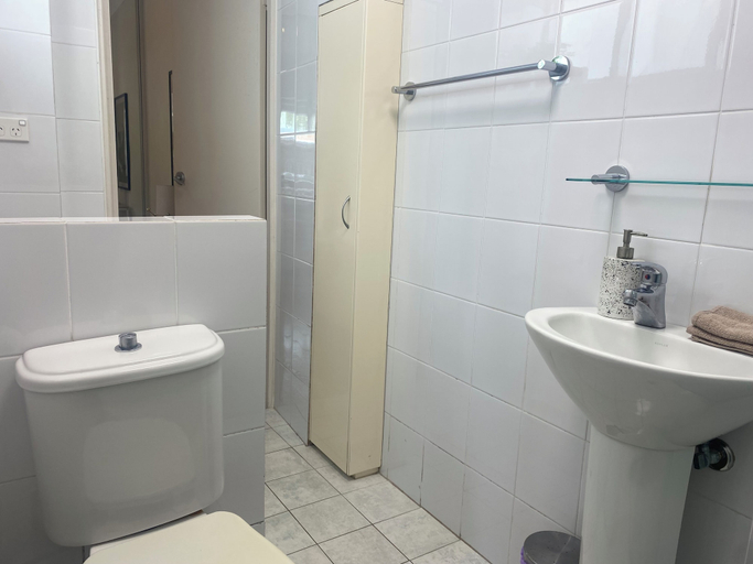 Bathroom 5, Bondi Central Garden Getaway, Sydney