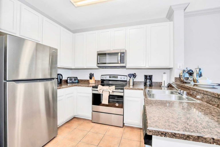 Interior 5, Upstay - 3BR Condo w Pool and Sauna, Orange