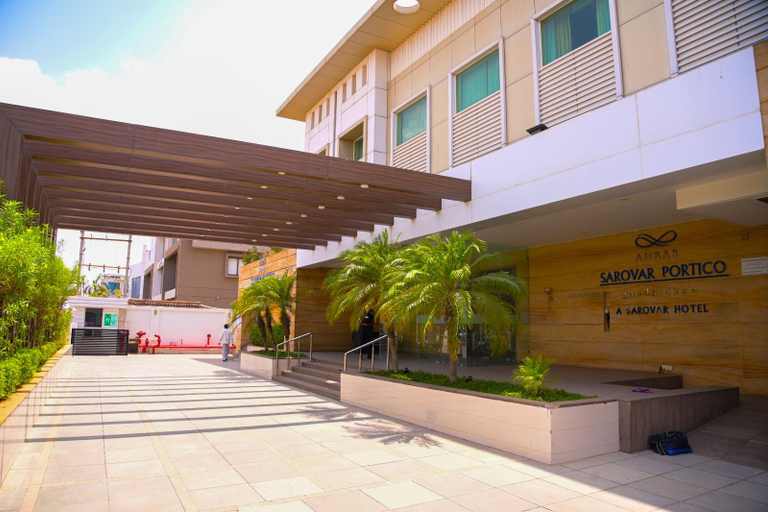 Exterior & Views