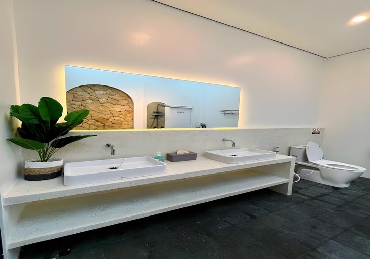 Bathroom 2, Sampai Villa Teras Breksi, Sleman