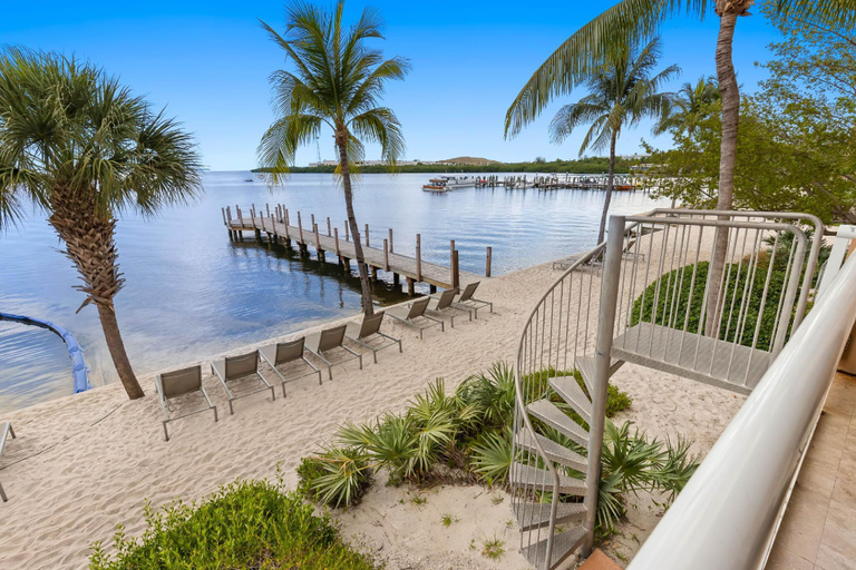 5, Ocean Front 1BR Suite With Direct Beach Access, Monroe