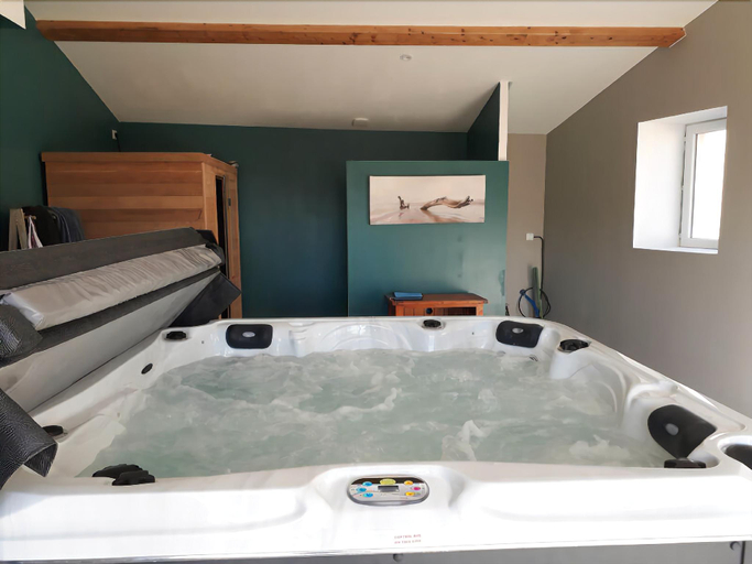 Bathroom 2, LA MESONNETTA, Charente-Maritime