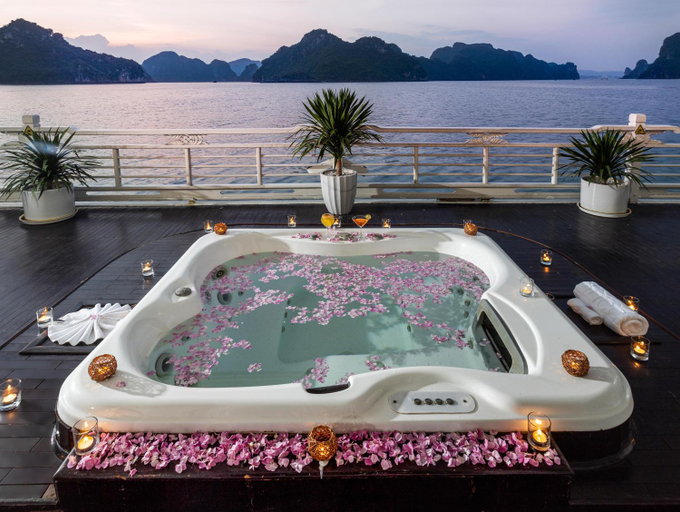 Sport & Beauty 2, The Au Co Cruise - Halong and Lan Ha Bays, Hạ Long