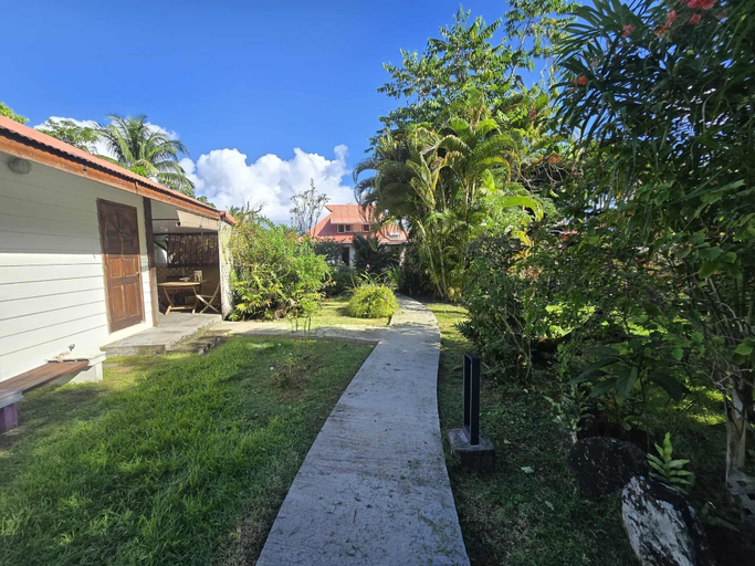 Property grounds 5, Villa Fareatai