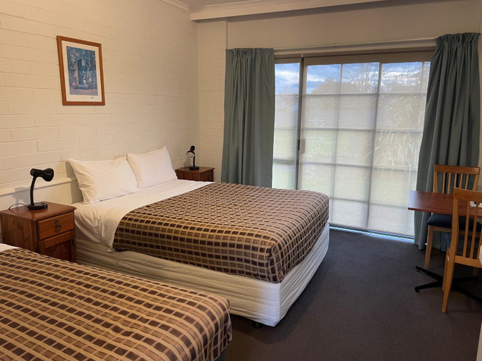 Bedroom 4, Ambassador Motor Inn, Ballarat - Inner North