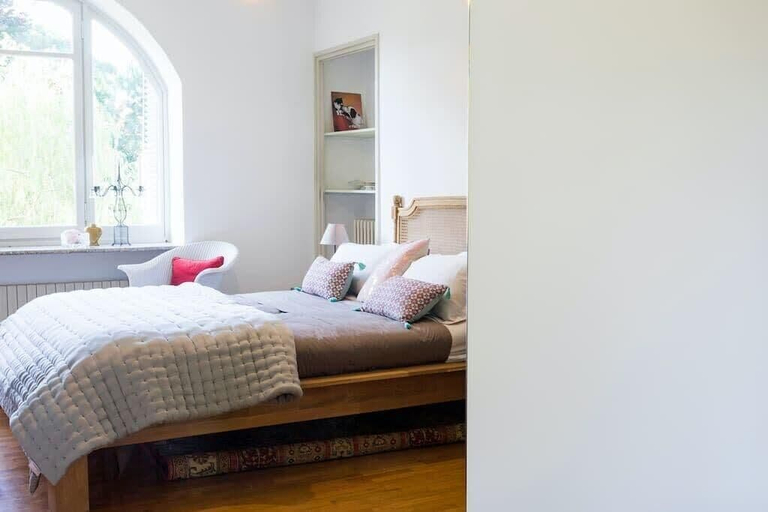 Room 4, Lesa Villas, Novara