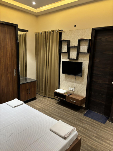 Bedroom 2, Hotel stay garden, Amritsar