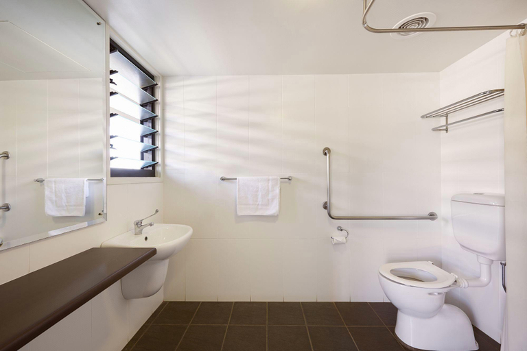 Bathroom 3, Station Motel, Parkes