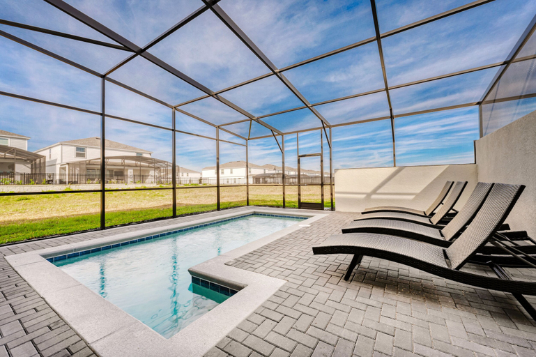 Pool 5, 3769-Pacific, Polk