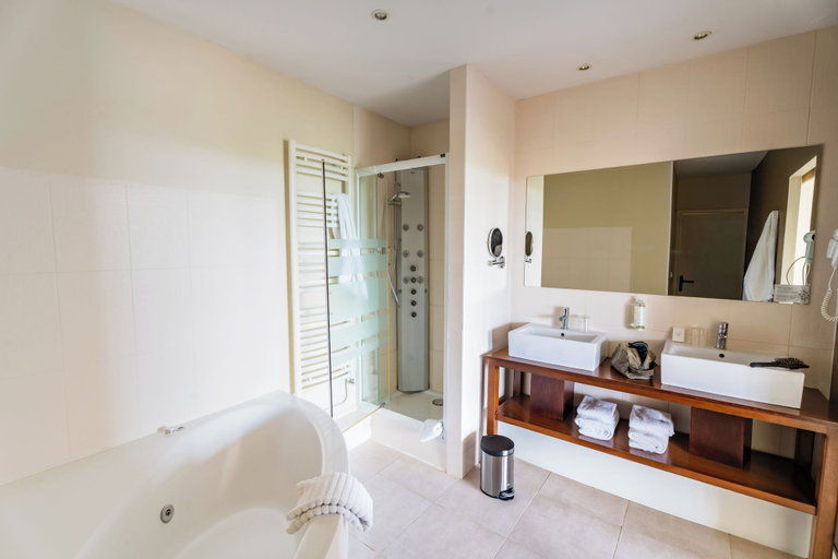 Bathroom, Le Domaine des Dryades, Indre