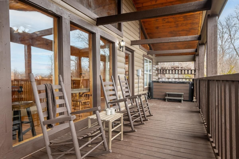 Terrace/patio 5, Elk Lodge, Sevier