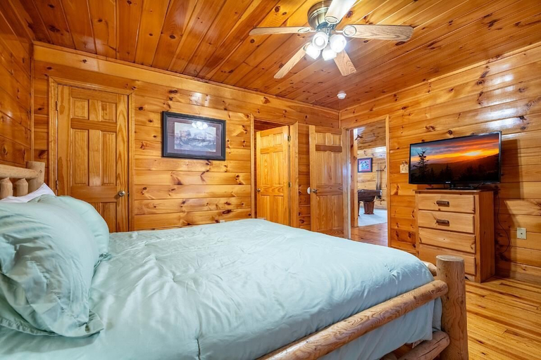 Room 4, Elk Lodge, Sevier
