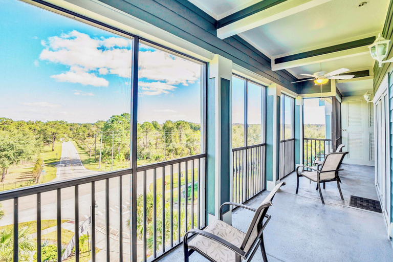 Interior 2, Upstay - 3BR Condo w Pool and Sauna, Orange