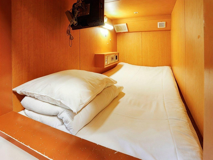 Bedroom 2, Niko Niko Capsule Hotel, Fukuchiyama