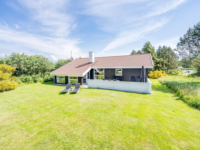 Exterior & Views, 4 Star Holiday Home in Blavand, Varde