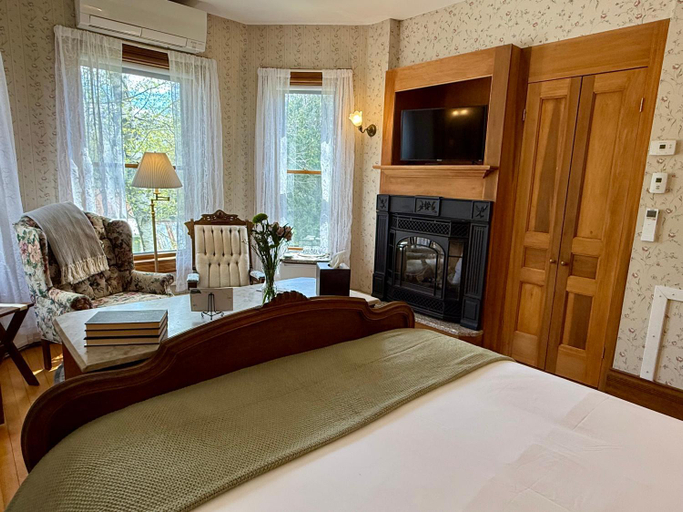 Bedroom 2, The Governor's Inn, Windsor