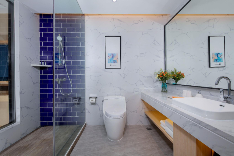 Bathroom 3, Kyriad Marvelous Hotel Zhongshan West District, Zhongshan