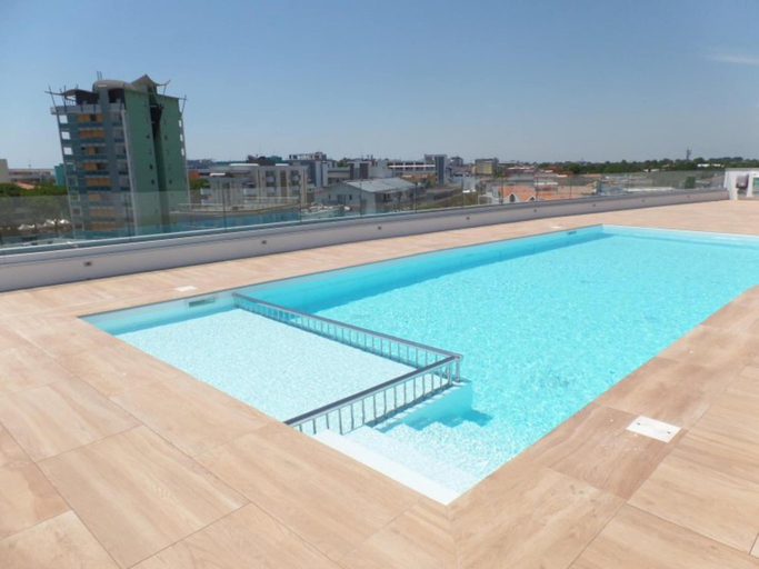 Pool 2, Rooftop Pool and sea Breeze in This Modern Flat, Venezia