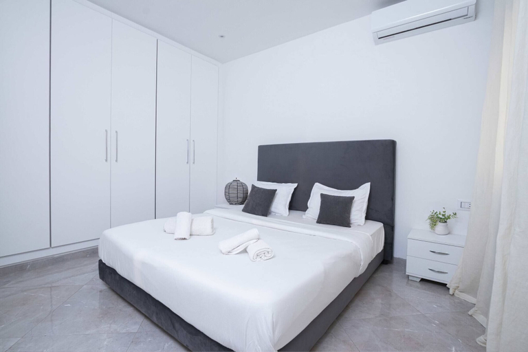 Room 5, Luxurious 5-bedroom Apartment in La Marsa, Tunisia, La Marsa