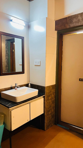 Bathroom 4, Coorg Gavadana, Kodagu