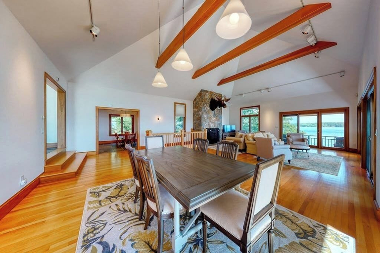 Interior 5, Delightful Oceanfront Home With Amazing Views, Wrap-around Deck & two Fireplaces, Lincoln