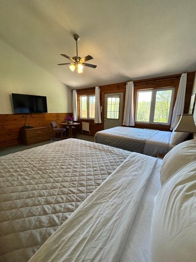 Bedroom 2, Quiet Bay Lakeside Escape, Parry Sound
