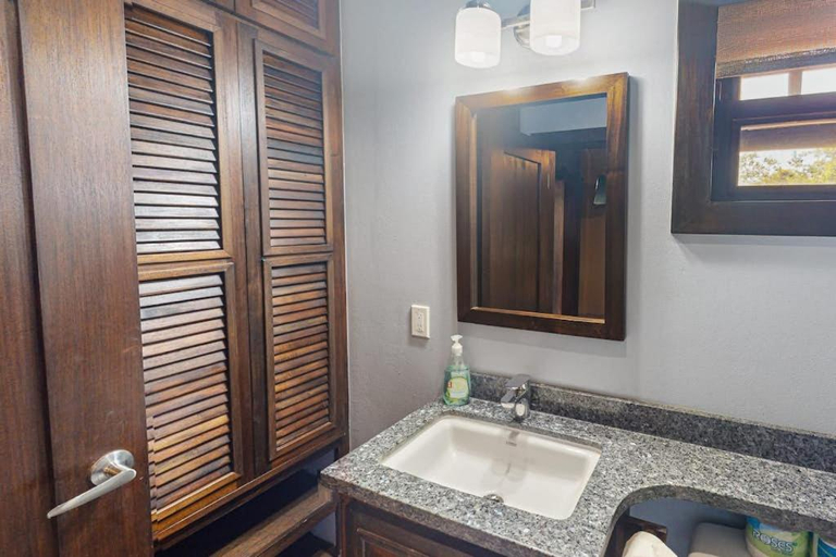 Bathroom, Suite 3 at Island Pearl Gold Standard Certified