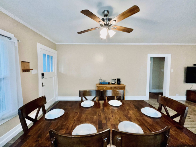 Dining 3, East Blue Stay By Attractions, Galveston