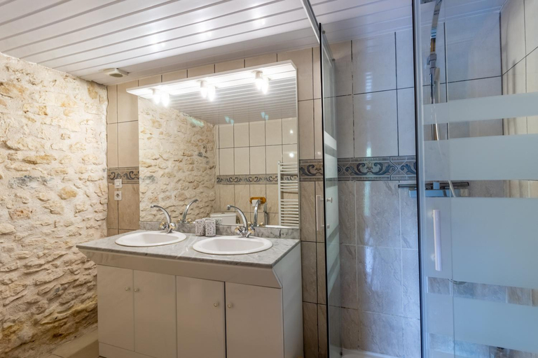 Bathroom, Chambre Bleuet, Dordogne